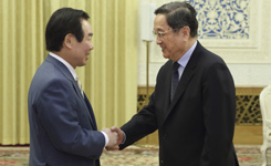 俞正声会见日本自民党平成研究会会长额贺福志郎