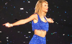 泰勒&middot;斯威夫特2015东京演唱会服装盘点