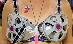 日本公司研发会说激励之词的智能运动内衣