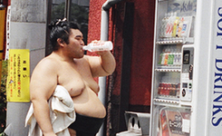 意大利摄影师实拍拍日本相扑&ldquo;优雅巨人&rdquo;