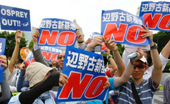 日本民众包围国会大厦 抗议美军建设军事基地