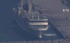 日本火山喷发致1人受伤 全岛居民乘船撤离(组图)