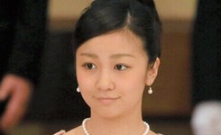 日本佳子公主出席款待菲总统宴会 长裙优雅