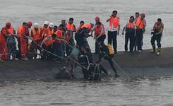 外媒关注中国沉船事故：中国火速应对 全力救人