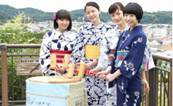 《海街日记》“四姐妹”着浴衣现身镰仓