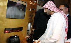 全球自動販賣機一覽：金條領帶活蟹樣樣有