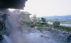 九州旅游景点：福冈原鹤温泉