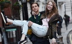 看各国COUPLE秀恩爱