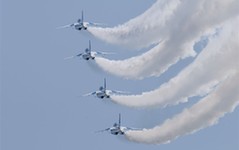 日本蓝色冲击波表演队