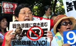 日本民众国会前集会抗议新安保法案 与警方冲突