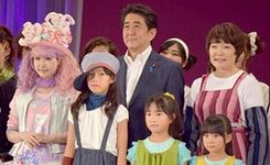 安倍夫妇农业时装秀