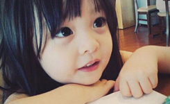 日韩混血小萝莉走红