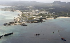 日本政府宣布将暂停冲绳美军基地搬迁计划（高清）