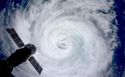 日宇航员拍"魔鬼"台风