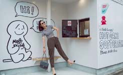 白百何日本俏皮街拍