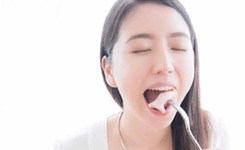 长泽雅美拍美食写真