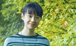 李梦东京乡间拍摄全素颜写真 获赞&ldquo;圆脸女神&rdquo;