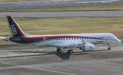 日本首架国产喷气式客机首飞(高清)