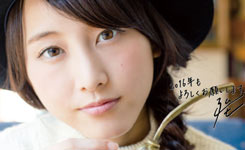 松井玲奈写真低头甜笑