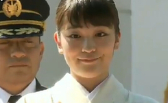 日本长公主眼神卖萌