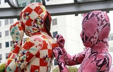 怪时尚：紧身衣裹全身