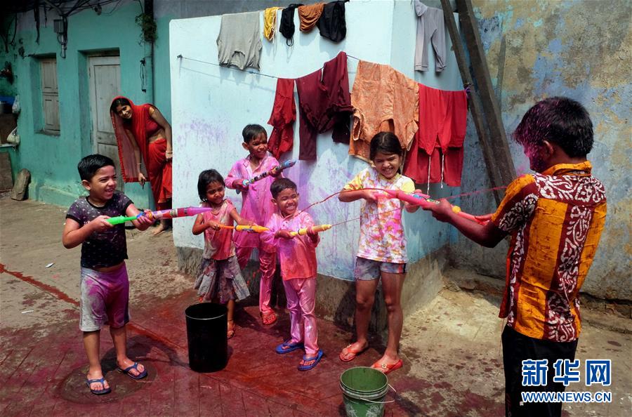 （新华视界）（6）印度：洒红节的色彩