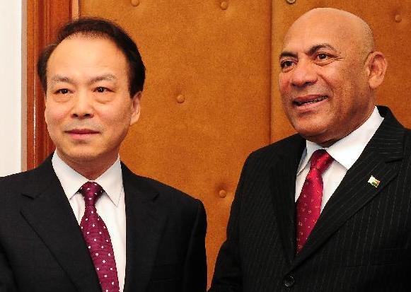 马达加斯加过渡政府总理贝里齐基会见何平