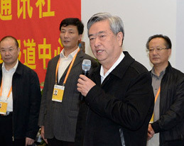 新华社社长李从军看望APEC报道人员