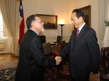 新华社社长蔡名照会见智利参议院议长里卡多·拉戈斯