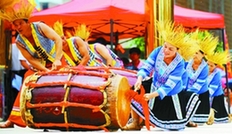 &ldquo;蓝衣壮&rdquo;载歌载舞欢庆传统佳节&ldquo;圩逢&rdquo;