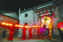 百米徽州板凳龙 添丁祈福庆佳节