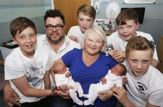 41岁女子育有3对双胞胎 概率仅五十万分之一