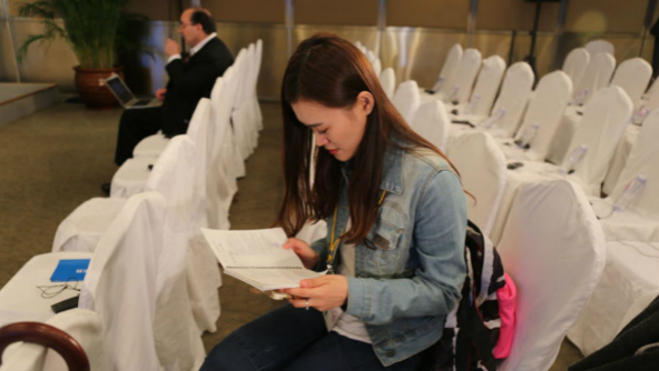 2016年博鳌国际论坛期间,中国网记者尚阳提前策划采访内容。