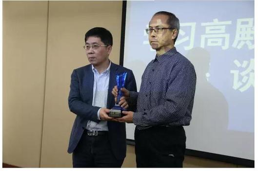 中国体育新闻工作者协会倡议:向高殿民同志学