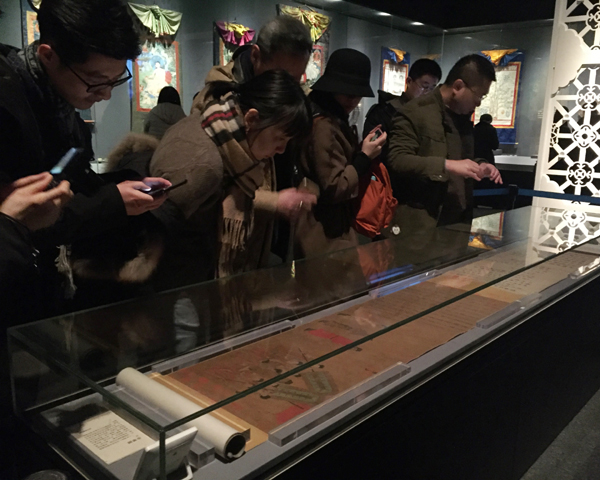 中国记协组织境外记者参观西藏历史文化展