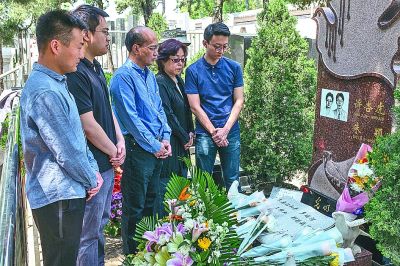 缅怀人民的好记者许杏虎、朱颖