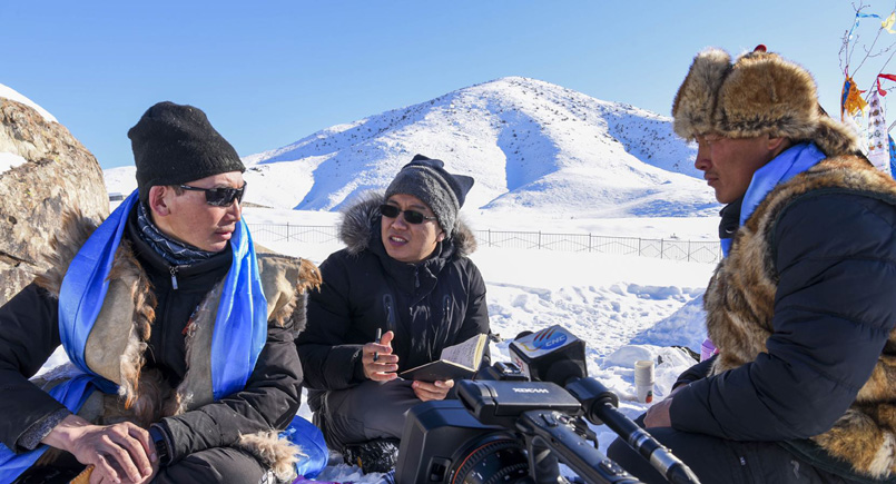 新华社宣力祺：脚踩雪板 向山而行