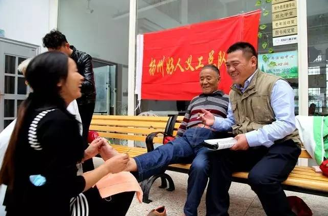 胡俭:一个"笨小孩"和两位"打工仔"