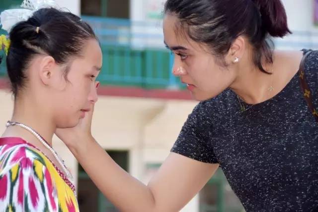 新疆经济报社热依达:祖国大家庭幸福而温暖