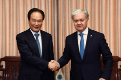 蔡名照会见上海合作组织秘书长阿利莫夫