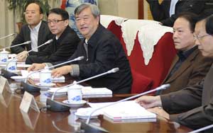 李从军会见王伟光