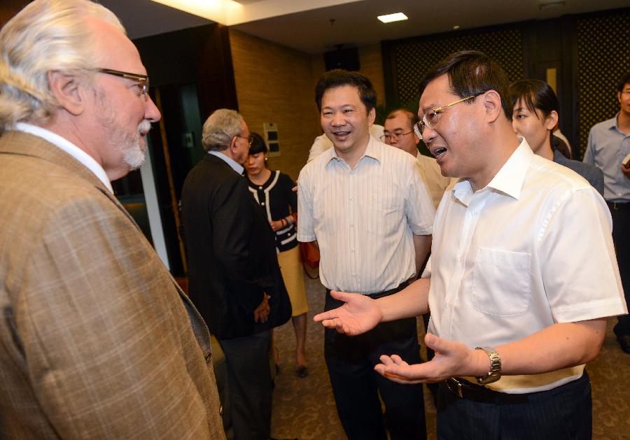 李强慎海雄会见美国金融界客人