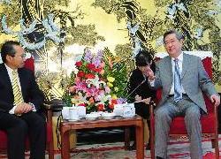 李从军会见马来亚银行行长