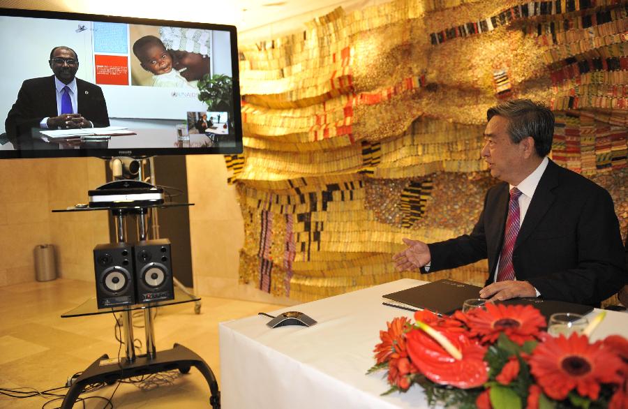 新华社同联合国艾滋病规划署共同签署战略合作备忘录