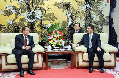 周树春会见越南客人