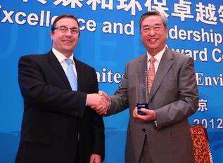 联合国环境规划署颁发全球首个“传媒和环保卓越领导奖” 新华社社长李从军获奖