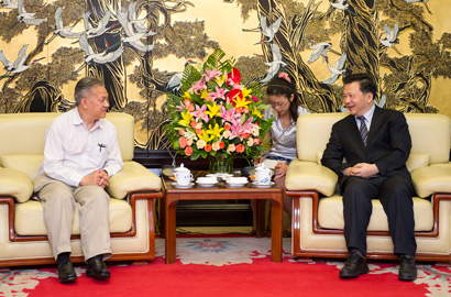 慎海雄会见泰国媒体访华团