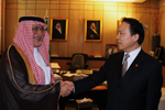 何平会见沙特文化和新闻大臣
