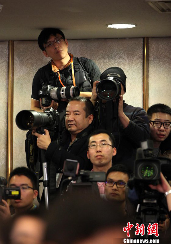 某女主播给粉丝看视频，内容引发全网围观，网友直呼太离谱，平台紧急介入调查处理