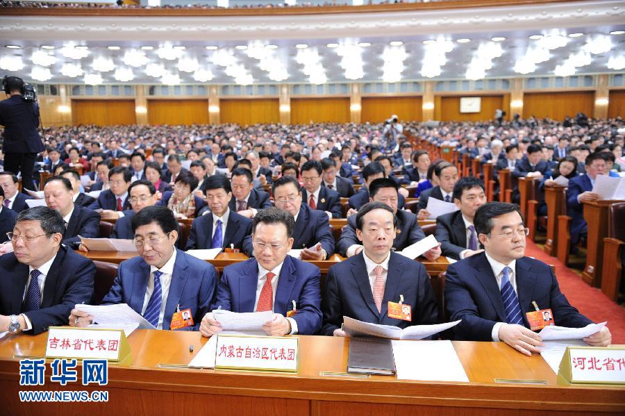两会人大开幕共聚一堂